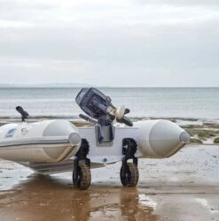 RAILBLAZA Dinghy Wheels Schlauchboot Heckräder 9 RAILBLAZA Dinghy Wheels Schlauchboot Heckräder -Boot Welt Railblaza Wheels2